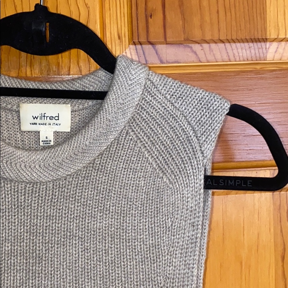 Aritzia Wilfred tan mock top
